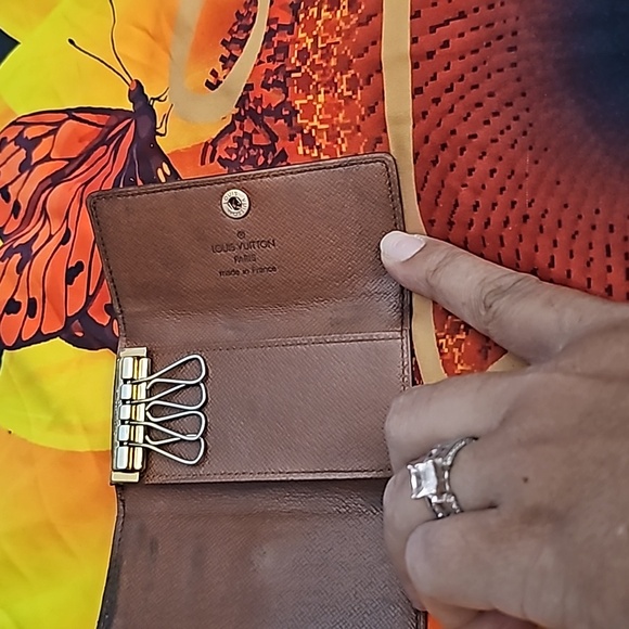 Louis Vuitton Logo Print Key Holder. Great Condition - Picture 6 of 6